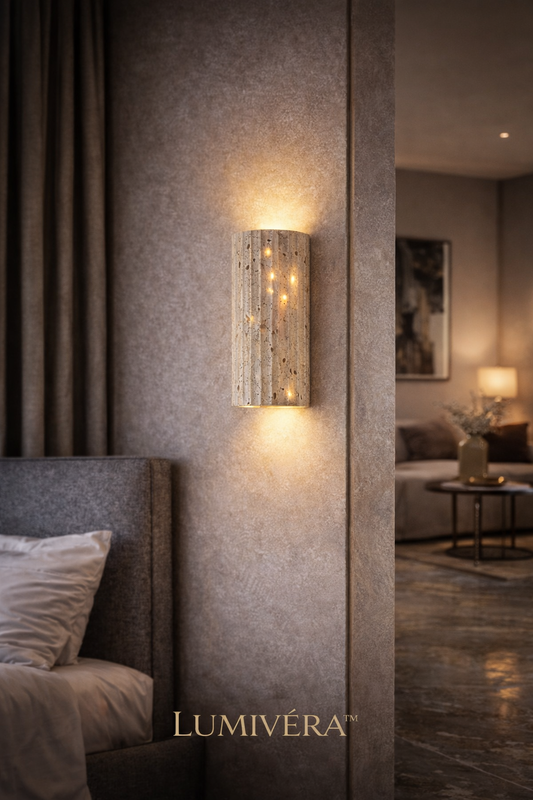 Lumivéra™ – Applique Murale en Pierre Naturelle Travertin | Design Wabi-Sabi & Éclairage Ambiant