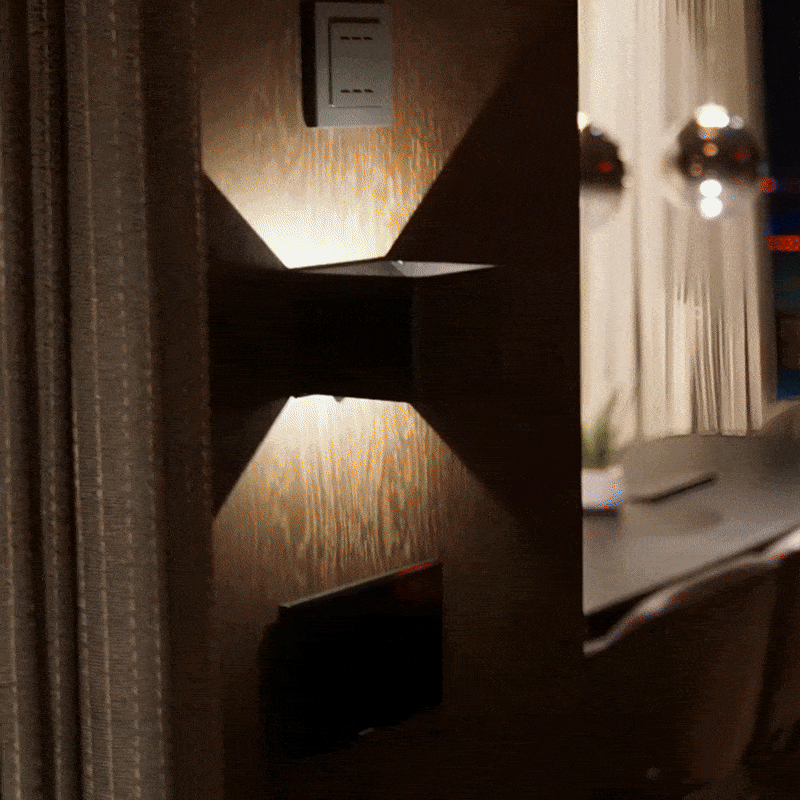 Lumivéra™ – Applique Murale LED RGB Sans Fil de Luxe | Installation Facile | Autonomie Longue Durée | Offre 3+1 Gratuite